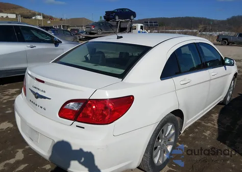 2010 Chrysler Sebring Limited z USA, uszkodzony, nr VIN 1C3CC5FB6AN117066